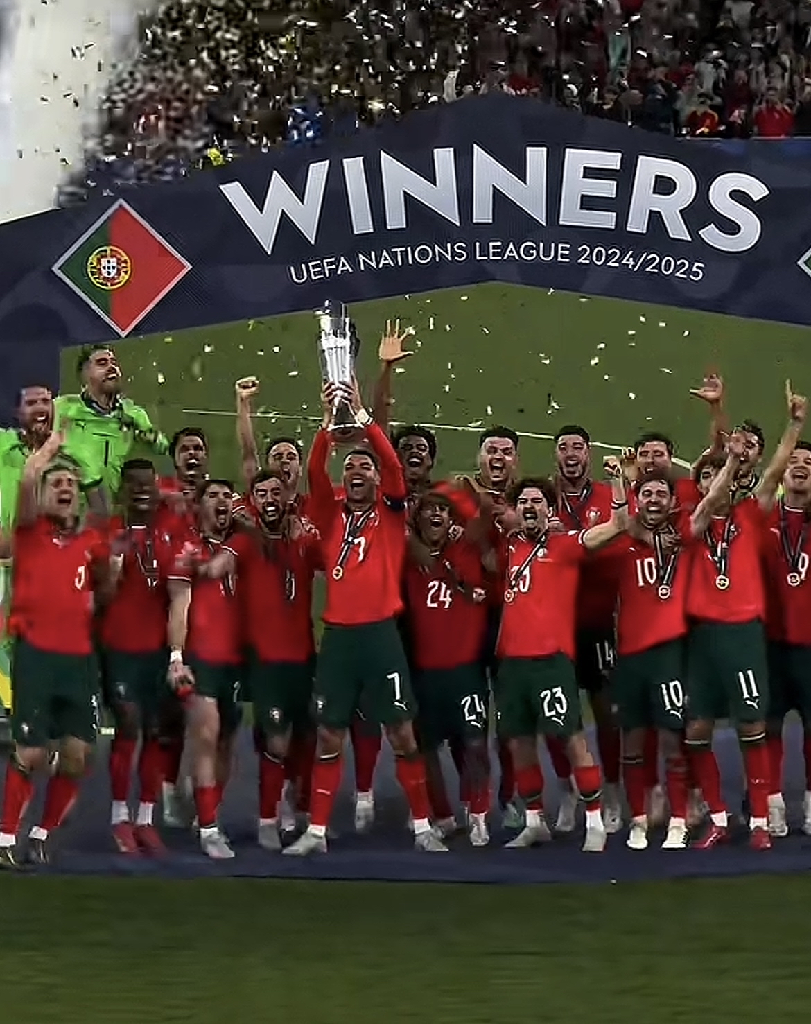 包含焦点大战：亚洲杯上演巅峰碰撞的词条