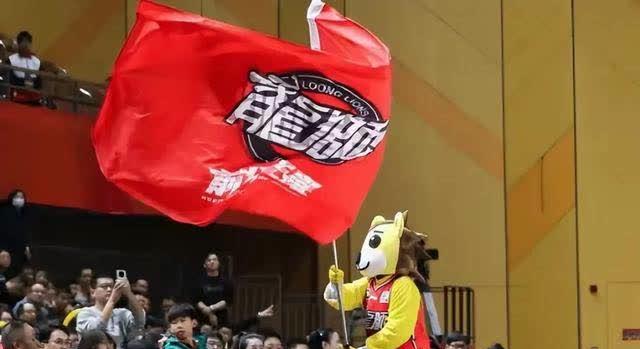 广州队逆转公牛，胡金秋惊艳四座