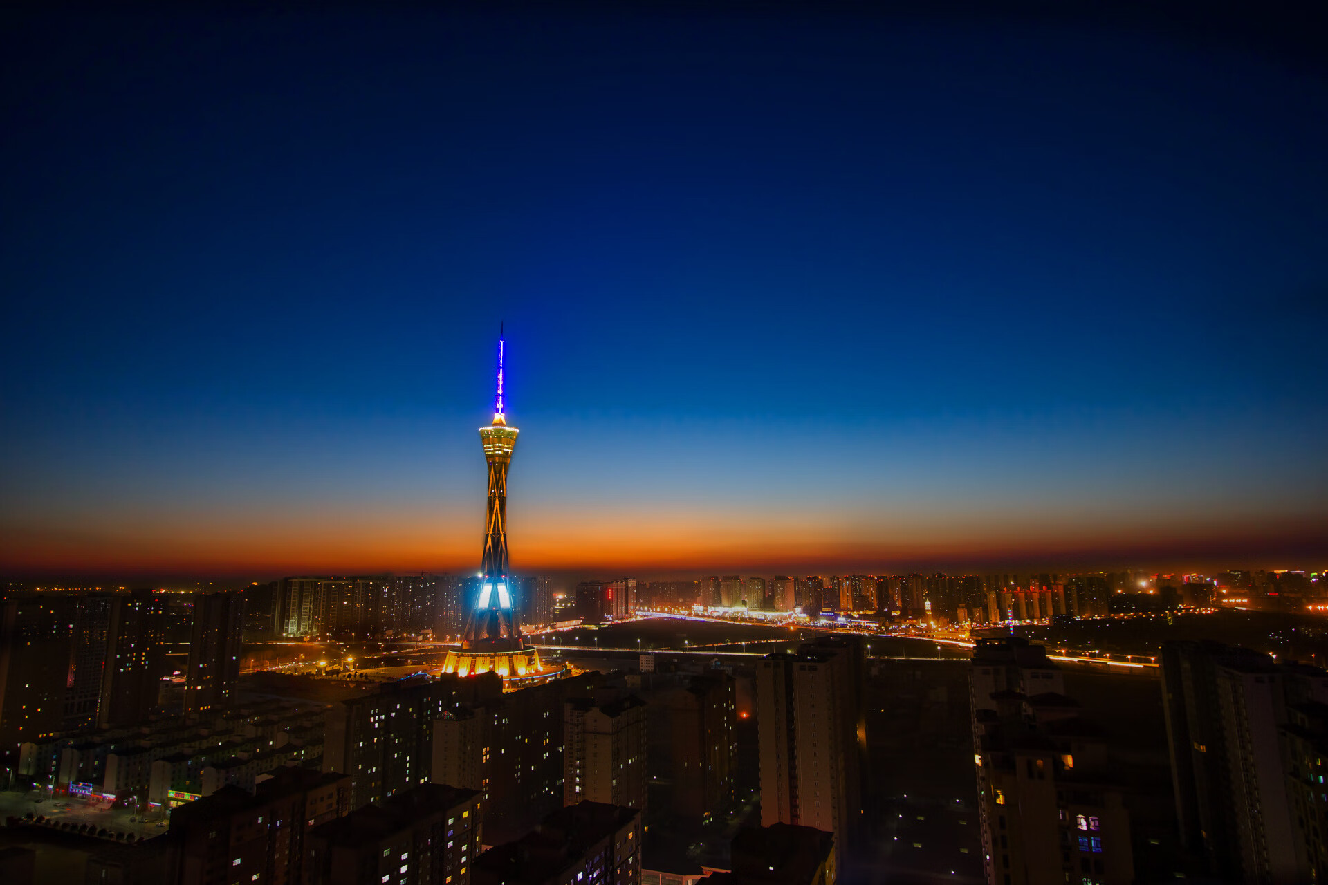 冰火淬炼的季后赛叙事，森林狼啃碎丹佛，恩比德在费城写下孤独史诗