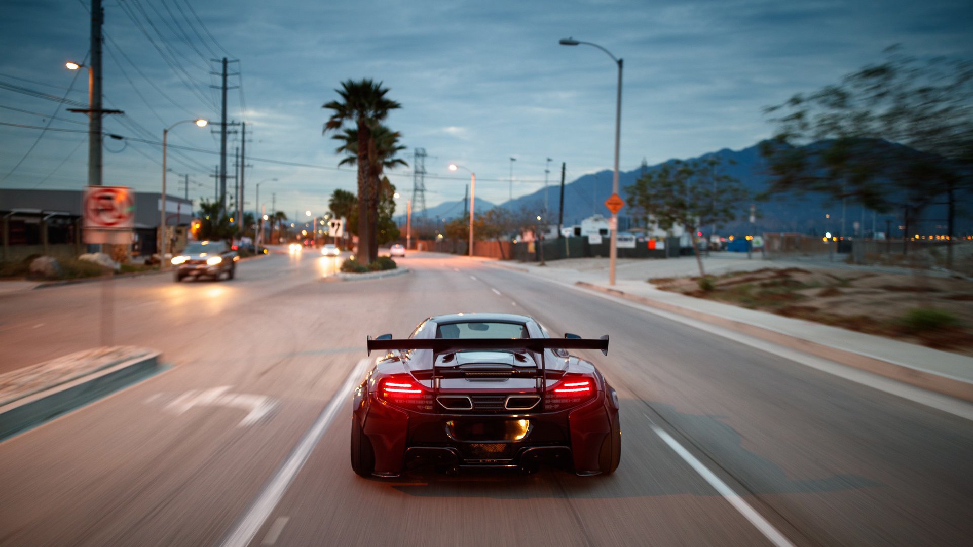 极速之夜的双面王者，当F1引擎轰鸣遇见绿茵场上的绝对统治